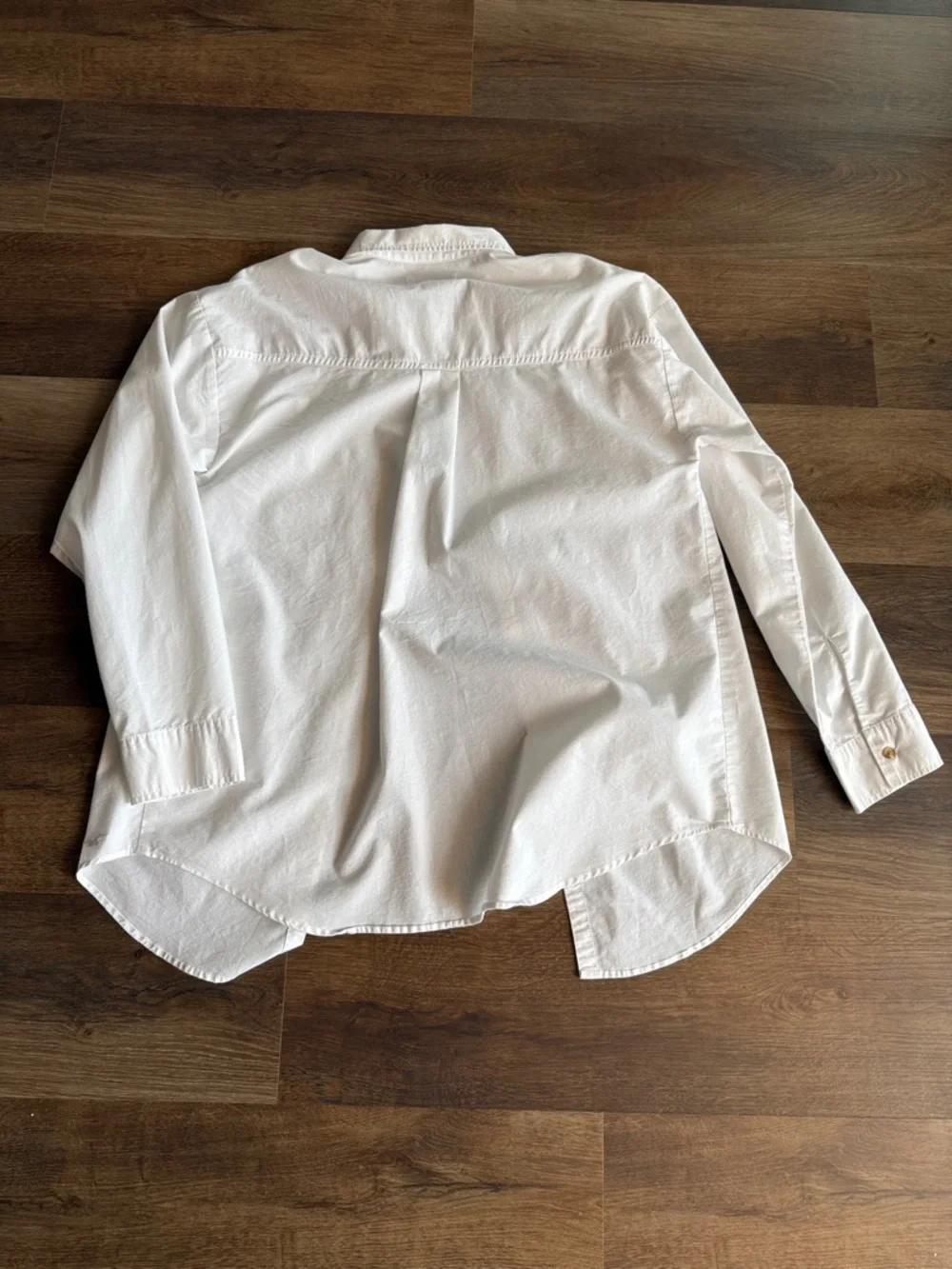 Hollister Women's White Long-Sleeve Button-Down Shirt - Picture 5 of 6